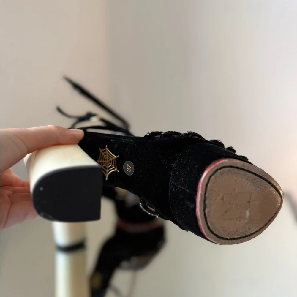 Charlotte Olympia Black Platform T-Strap Sandals with Ivory Block Heel 37